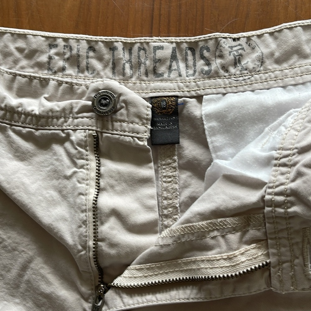 Epic Threads beige shorts - Picture 4 of 4